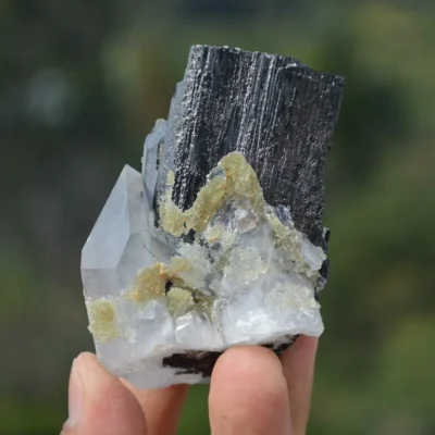 Ferberite With Quartz,Fluorite,Mica Crystals