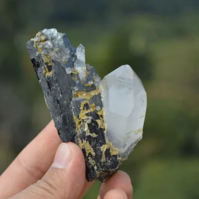 Ferberite With Quartz,Fluorite,Mica Crystals