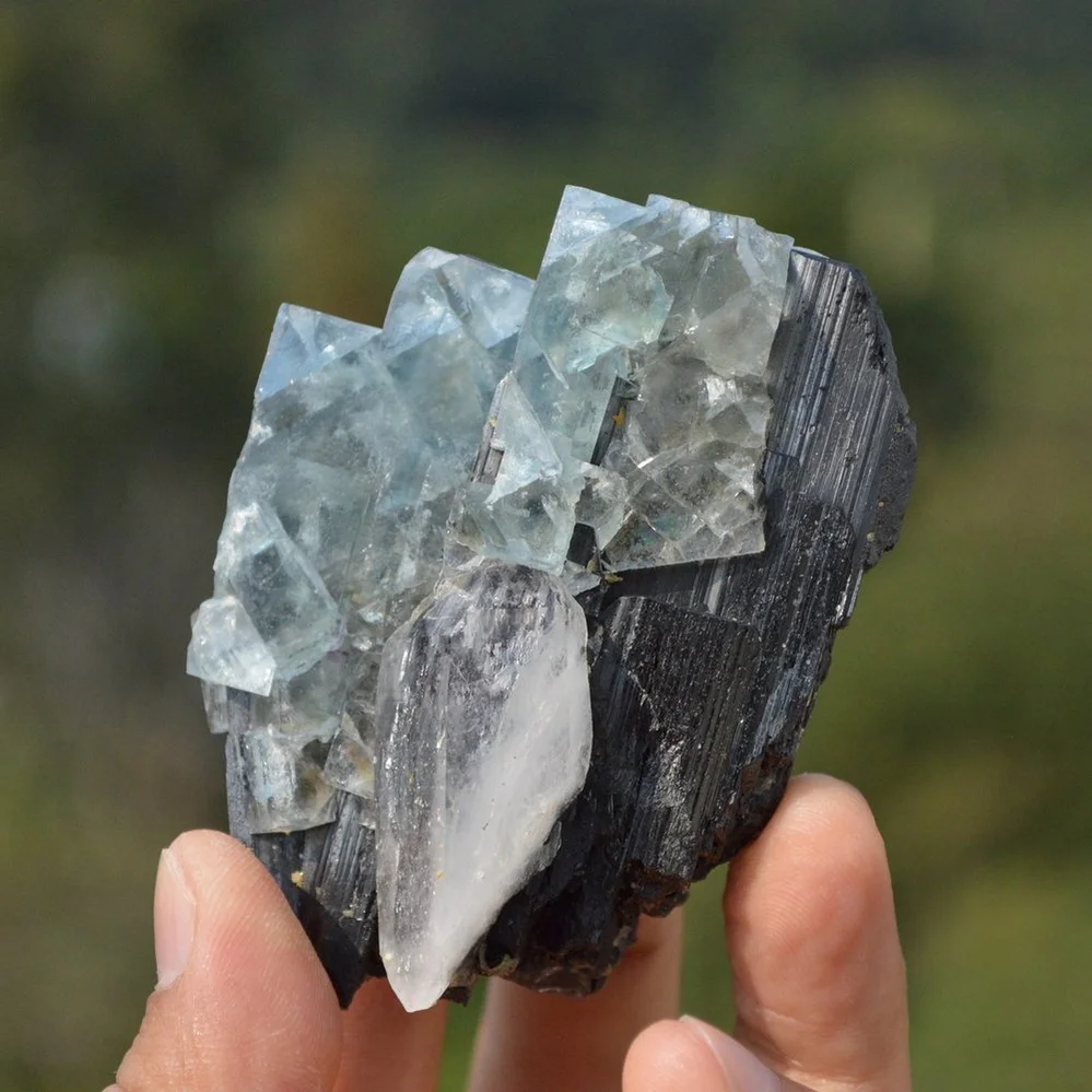 Ferberite With Quartz,Fluorite,Mica Crystals