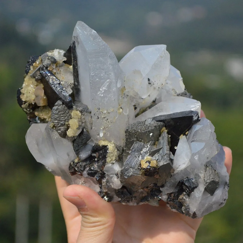Ferberite With Quartz,Arsenopyrite,Mica Crystals