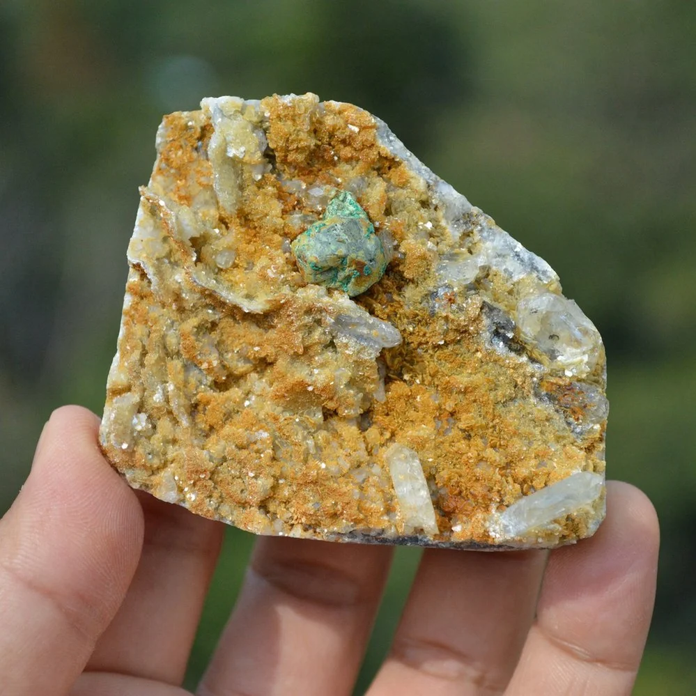 Kesterite, Mushistonite, Beryl, Quartz On The Mica Matrix