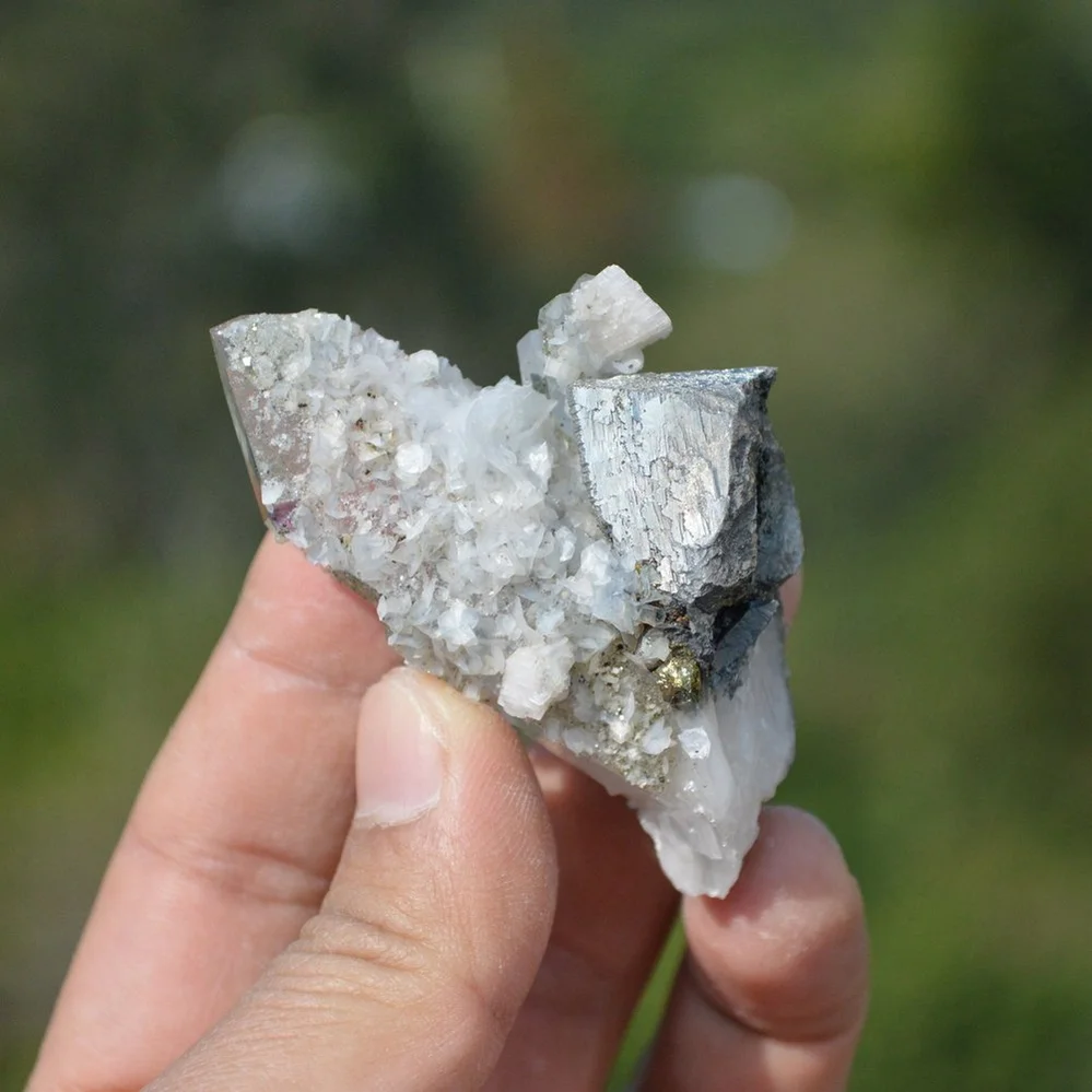 Quartz With Dolomite, Calcite, Arsenopyrite, Fluorite, Unknow Mineral, Mica Crystals