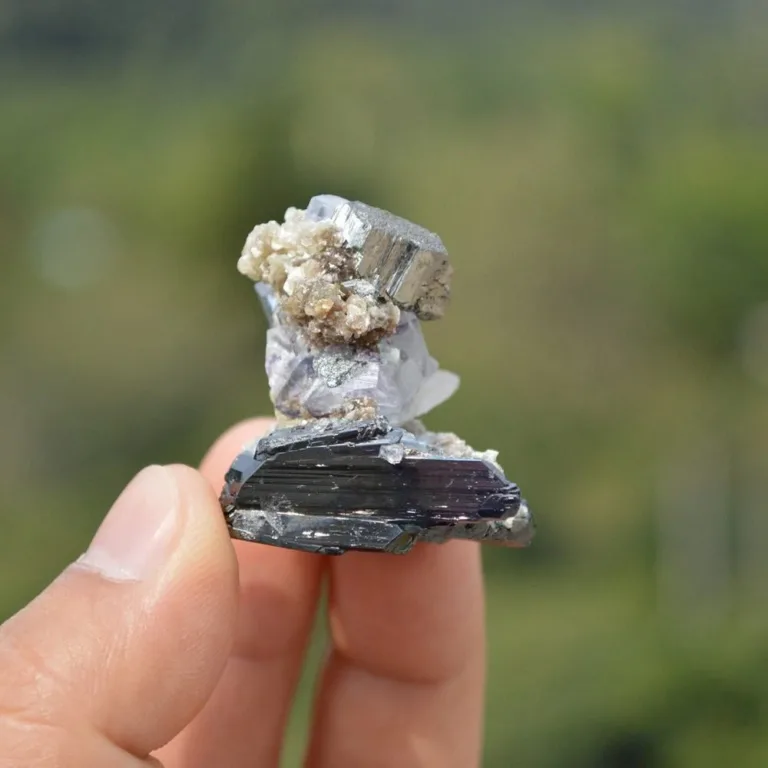 Ferberite With Quartz,Fluorite,Arsenopyrite,Mica Crystals - Image 3