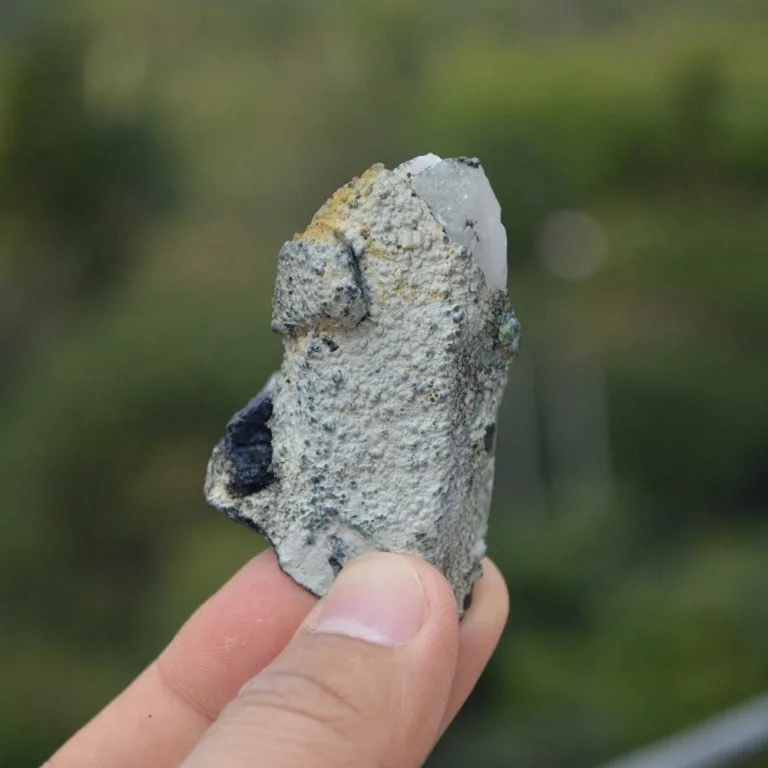 Ferberite With Quartz,Mica Crystals - Image 3