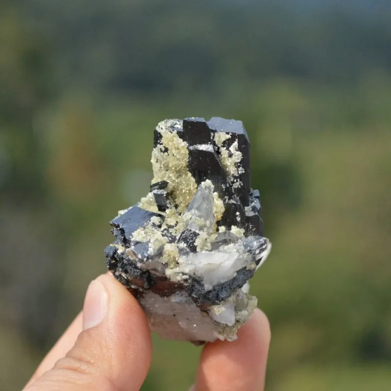 Ferberite With Quartz,Mica Crystals - Image 3