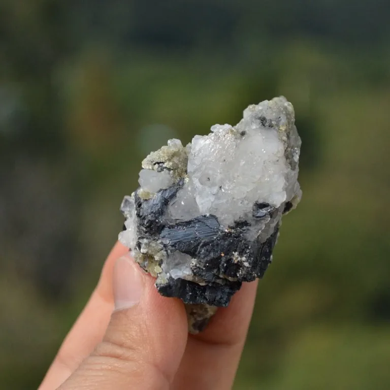 Ferberite With Quartz,Mica Crystals - Image 6