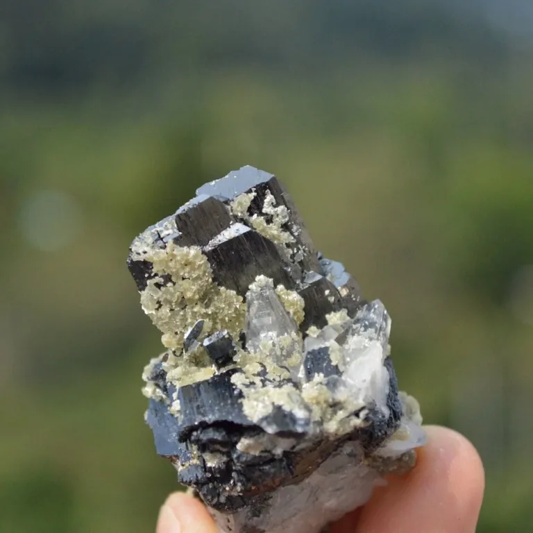 Ferberite With Quartz,Mica Crystals - Image 7