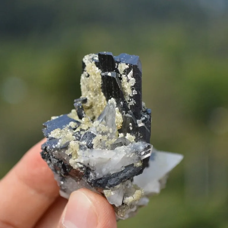 Ferberite With Quartz,Mica Crystals - Image 8