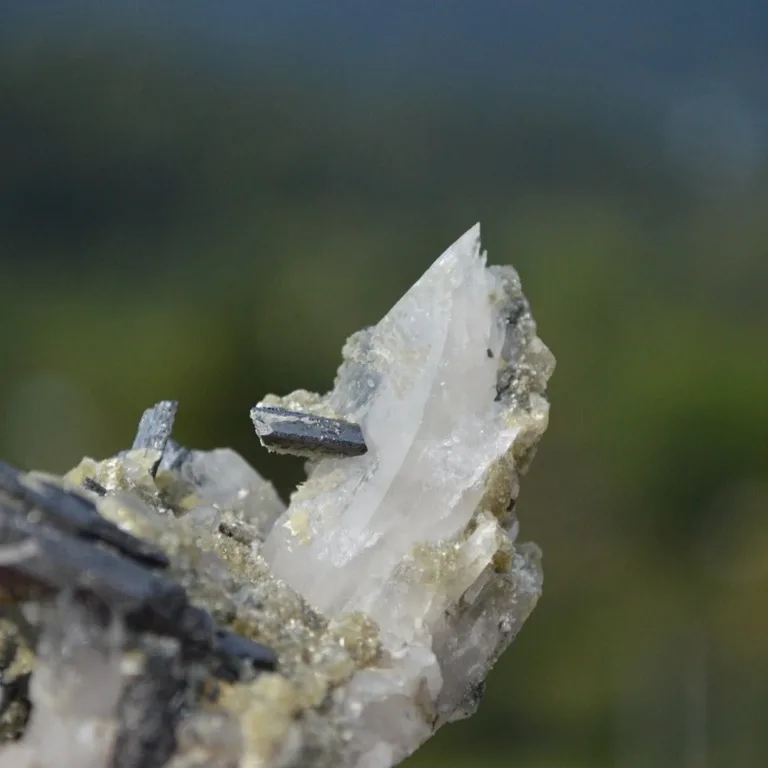 Ferberite With Quartz,Mica Crystals - Image 9