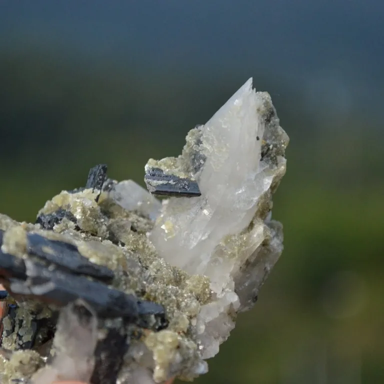 Ferberite With Quartz,Mica Crystals - Image 10