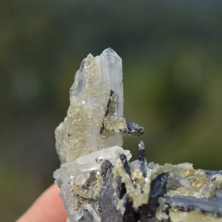 Ferberite With Quartz,Mica Crystals - Image 11