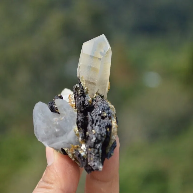 Ferberite With Quartz,Mica Crystals - Image 4