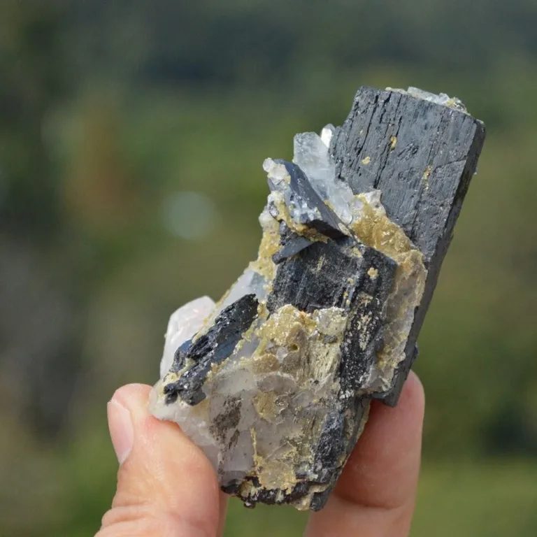 Ferberite With Quartz,Fluorite,Mica Crystals - Image 6