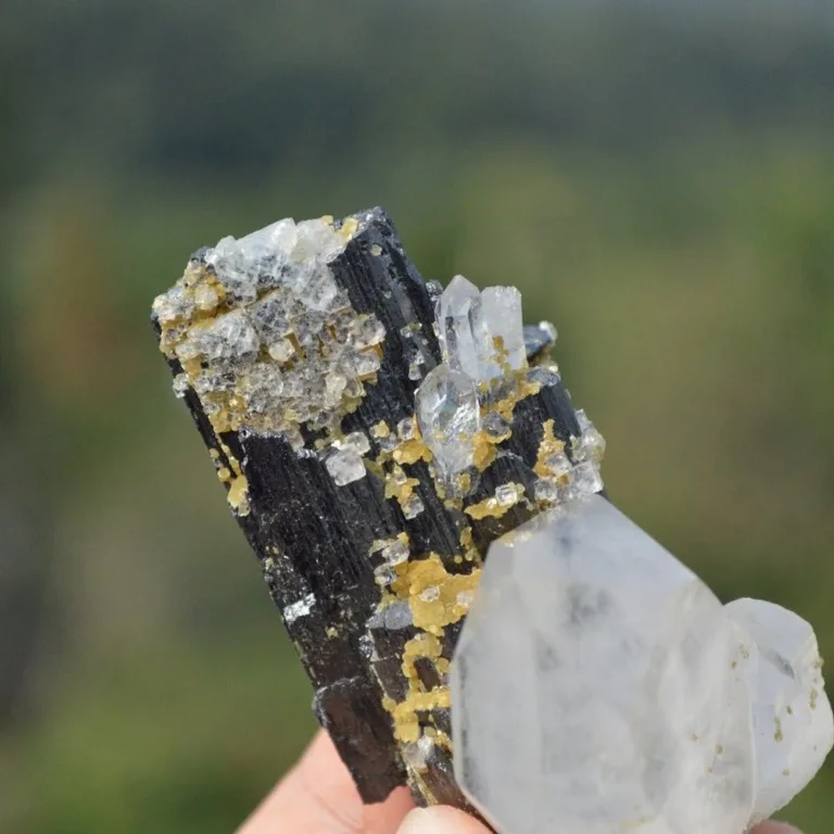 Ferberite With Quartz,Fluorite,Mica Crystals - Image 7