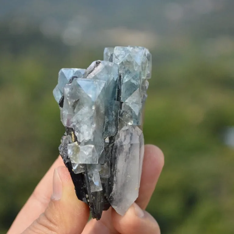 Ferberite With Quartz,Fluorite,Mica Crystals - Image 11