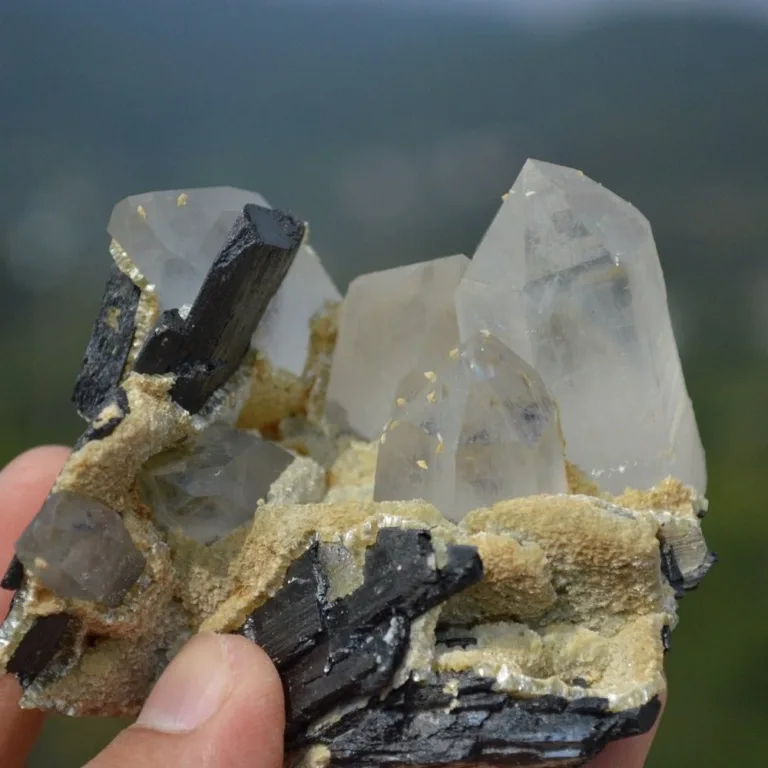 Ferberite With Quartz,Mica Crystals - Image 10