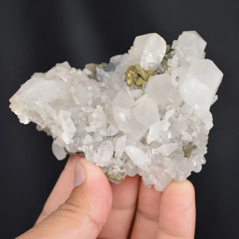 Quartz With Chalcopyrite,Marmatite Crystals