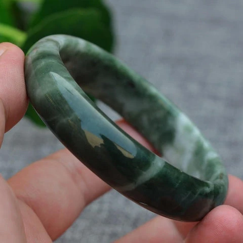 Chinese Jade Bangle - Feng Shui Gifts for Good Luck